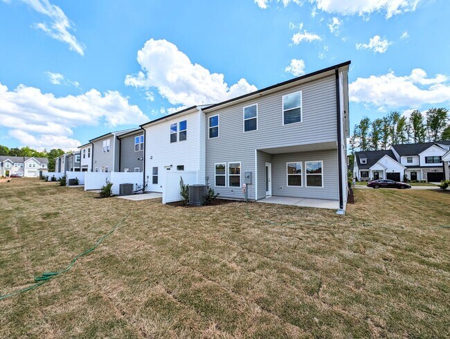 Building Photo - 722 Putney Hl Rd