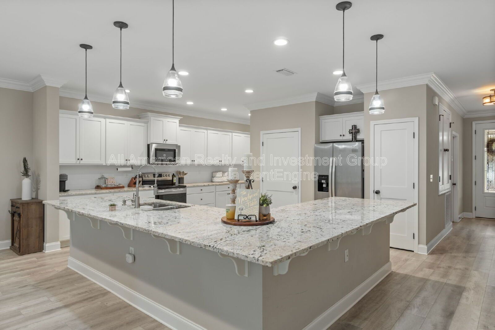 Building Photo - 33 8th Ave