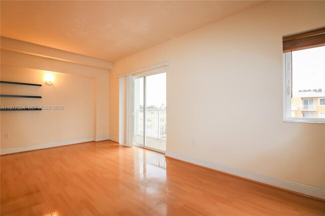 Building Photo - 134 SW 7th Ave