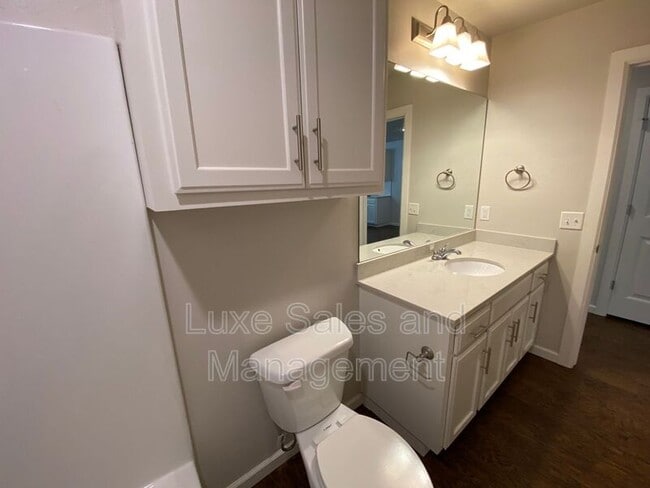 Building Photo - 11414 N Lincoln Blvd