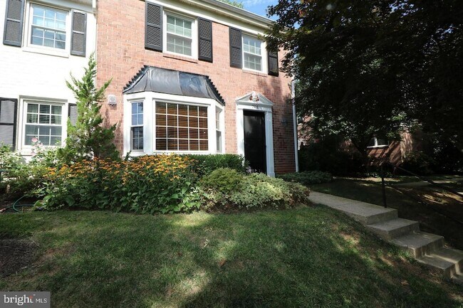 Building Photo - 748 Azalea Dr