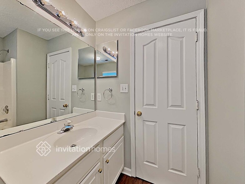 Building Photo - 11410 Larix Dr