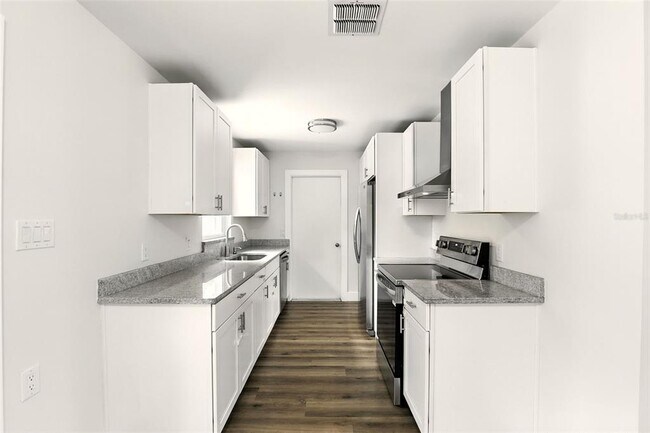 Building Photo - 102 Ventura Dr