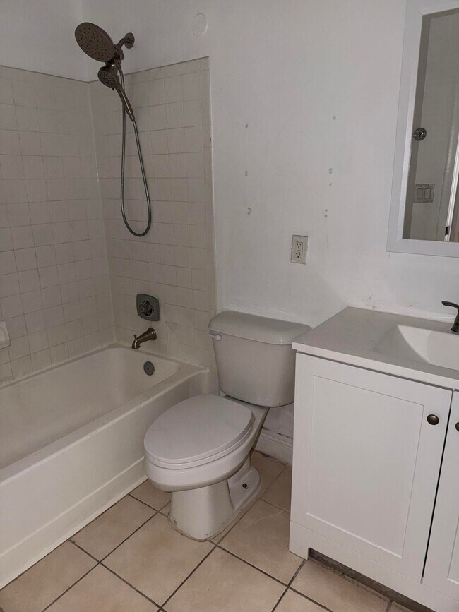 Building Photo - 1285 SW 46th Ave