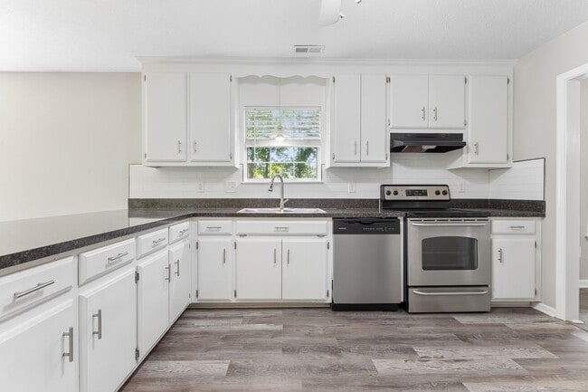 Building Photo - 5 Longleaf Ct