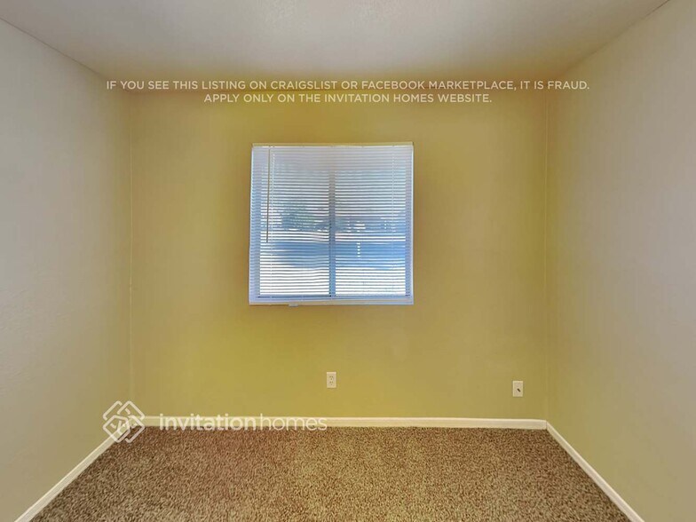 Building Photo - 7844 E Glade Ave