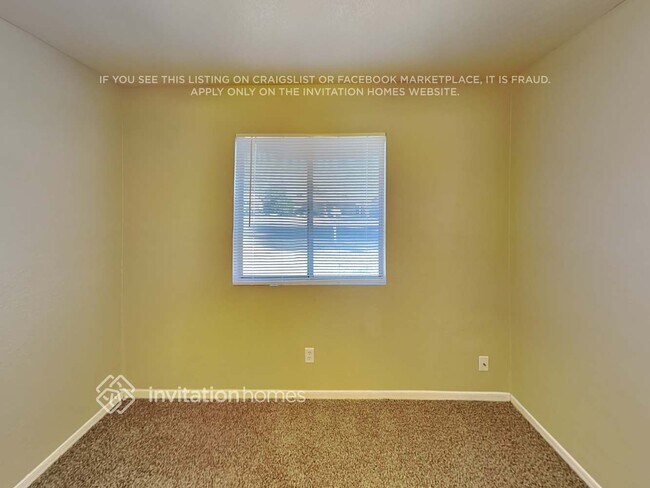 Building Photo - 7844 E Glade Ave
