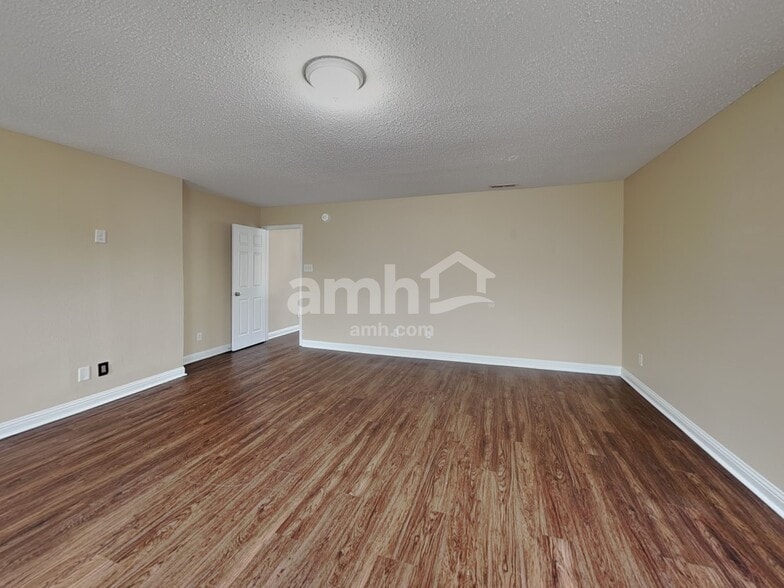 Building Photo - 12587 Majestic Way