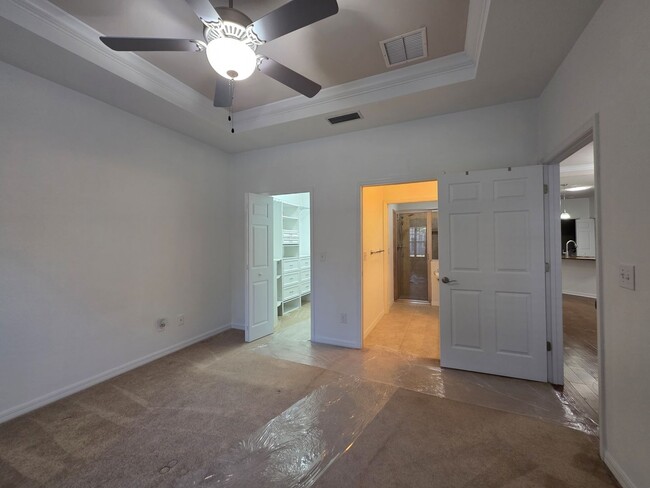 Building Photo - For rent 2 bedroom 2 bathroom 1 car garage condominium