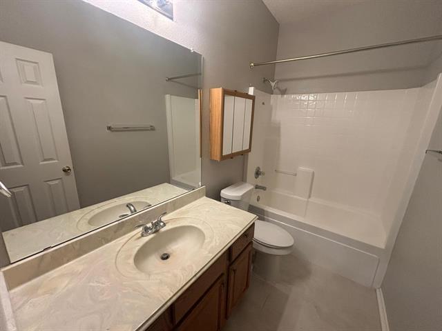 Building Photo - 2208 Wildwood Ln