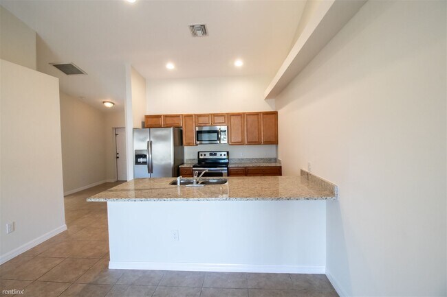 Building Photo - 3 br, 2 bath Duplex - 4623 Skyline Bouleva...