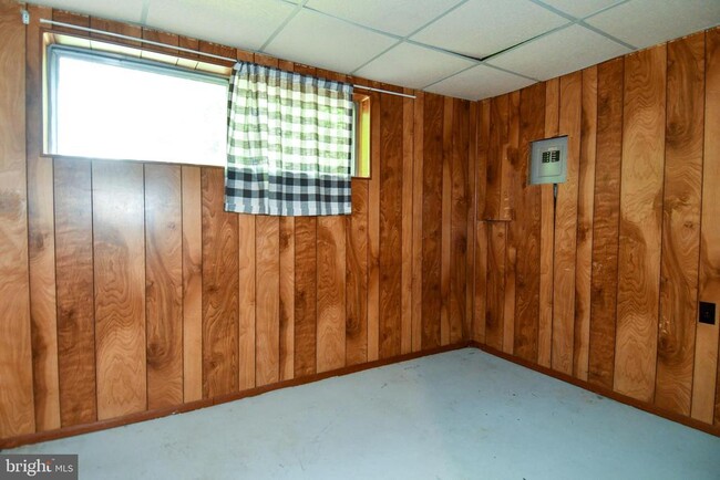 Building Photo - 4842 Randolph Dr