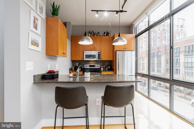 Building Photo - Stylish 1BR Rental in the Heart of Alexand...
