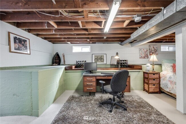 Building Photo - Beautiful Craftsman House with Large Yard and Detached Garage!