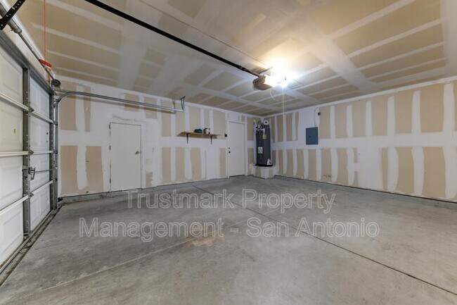 Building Photo - 7927 Horse Hollow