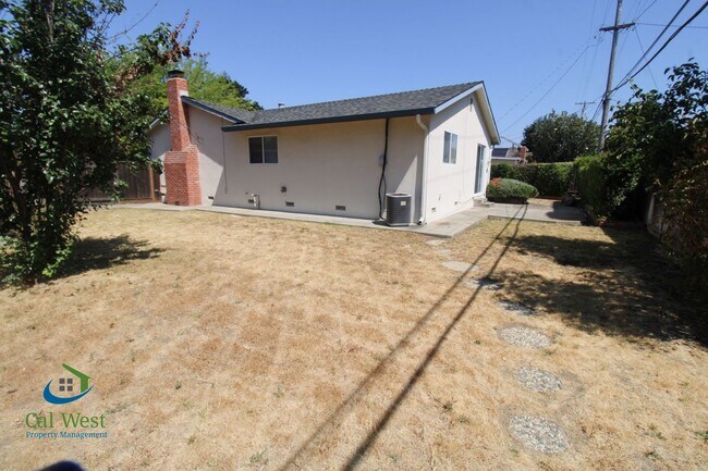 Building Photo - 126 Calado Ave