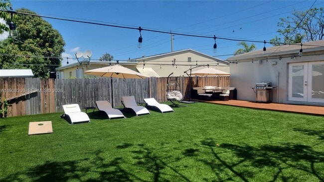 Building Photo - 5157 NE 6th Ave