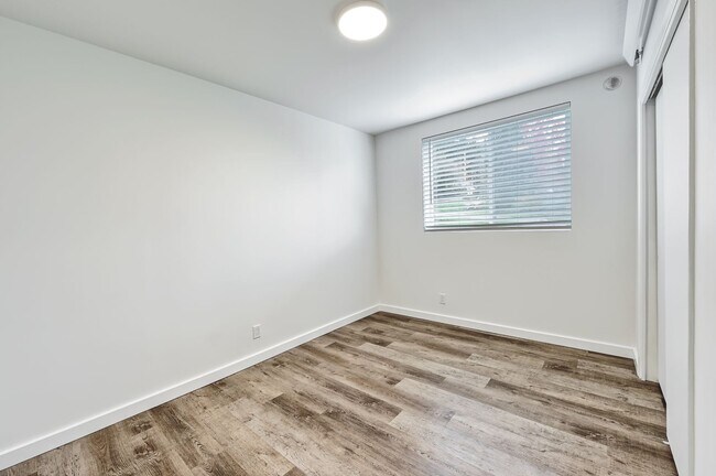 Building Photo - Lovely Apartment in Sehome