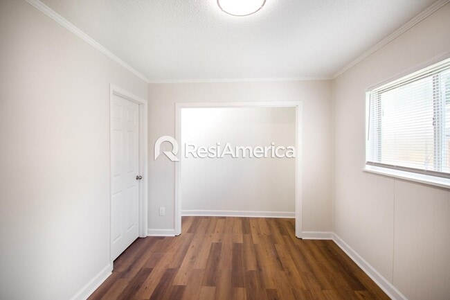Building Photo - Newly Renovated 4 Bedroom home in Grahamwood!
