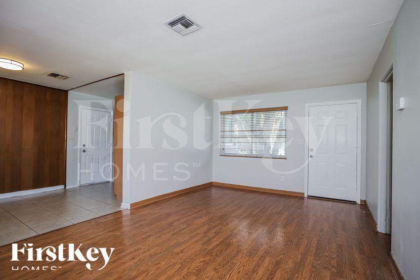 Building Photo - 607 Faber Dr