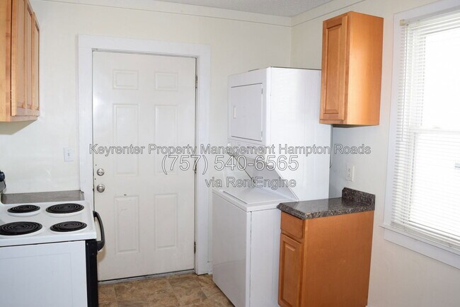 Building Photo - 857 W 41st St