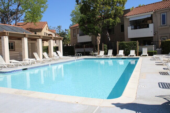 Building Photo - Newly Renovated 2B/2BA Condo in Mira Mesa!
