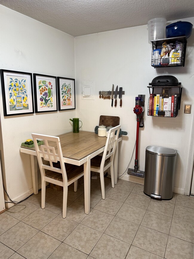 Building Photo - 3 Lancelot Court