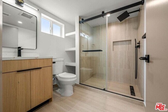 Building Photo - 2001 Vista Del Mar Ave