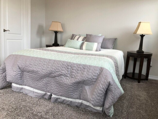 Building Photo - 3bd, 2.5ba 2car West Side Beauty, Built in 2019, Close to Downtown