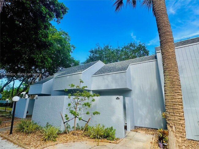 Building Photo - 33 Deer Creek Rd