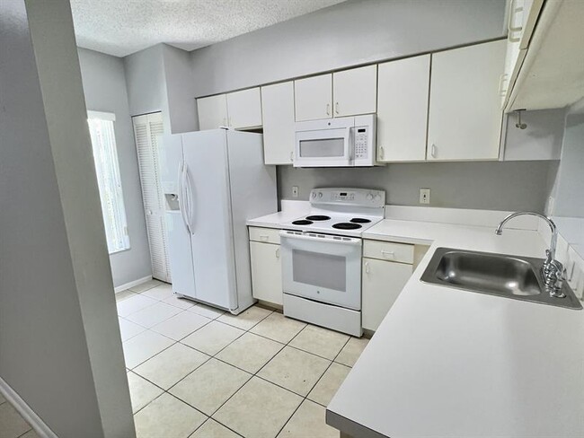 Building Photo - 109 SW 96th Ave