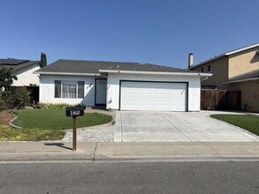 Building Photo - 425 Clauser Dr