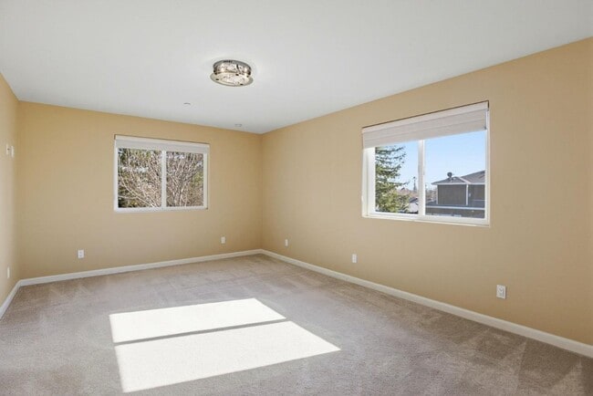 Building Photo - 659 Upton St