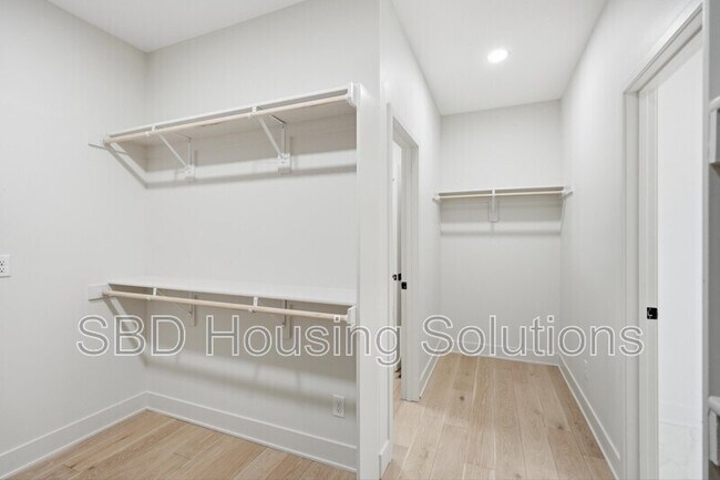 Building Photo - 1416 NE Ernest Way