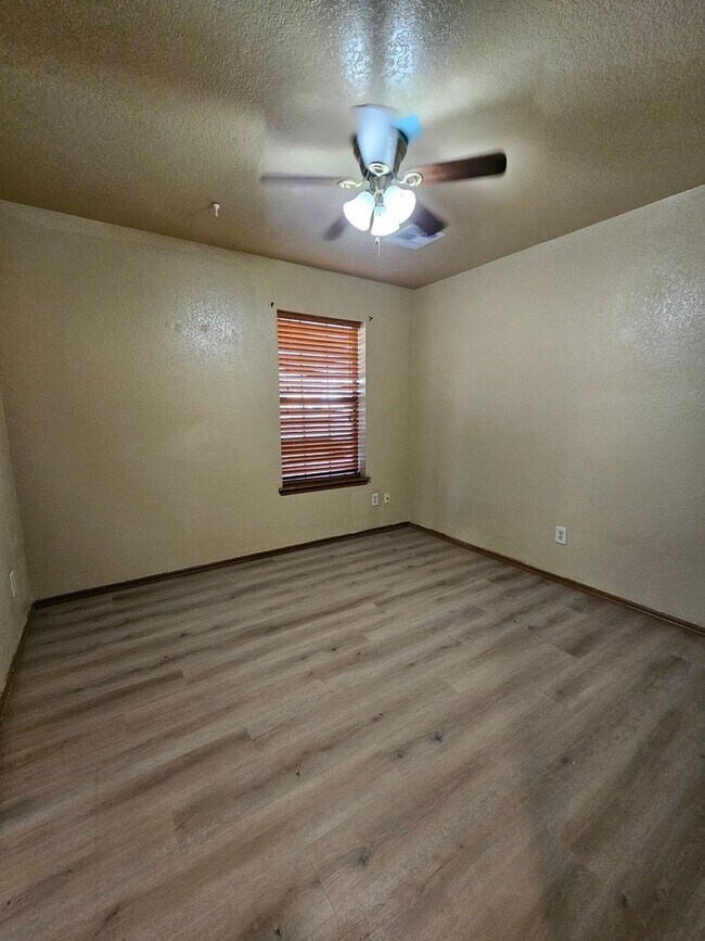 Building Photo - 1204 Burkshire Terrace