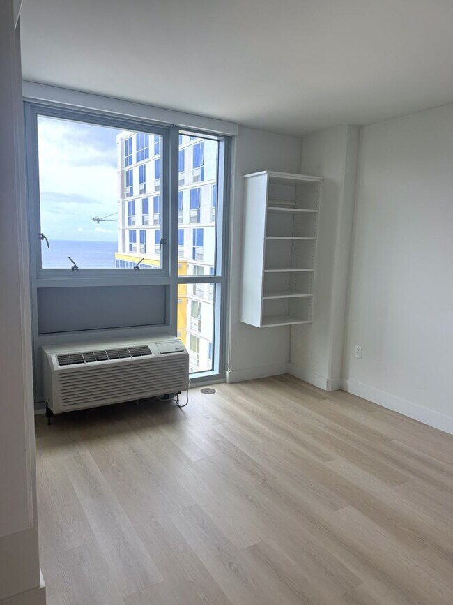 Building Photo - Ke Kilohana - Renovated High Floor 3 Bedroom 2 Bath 2 Parking in Ward Village