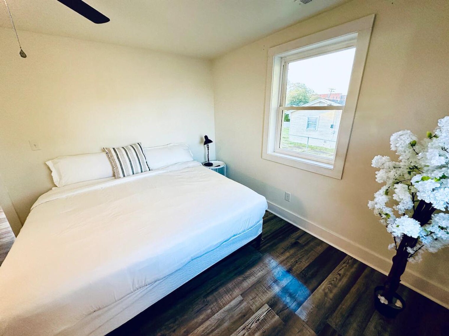 Building Photo - 401 Cedar Lane Rd