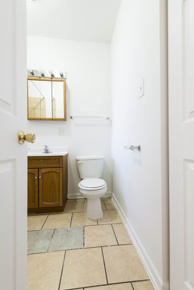 Building Photo - 7440 S Phillips Ave