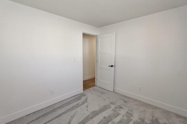 Building Photo - Charming Single-Level Home