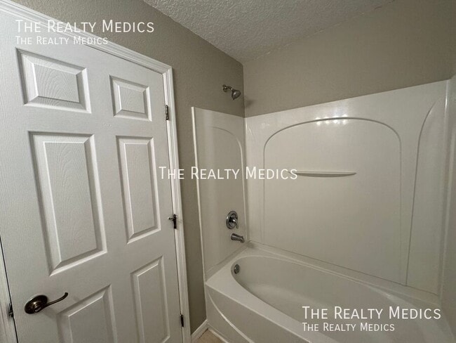 Building Photo - 2793 Club Cortile Cir