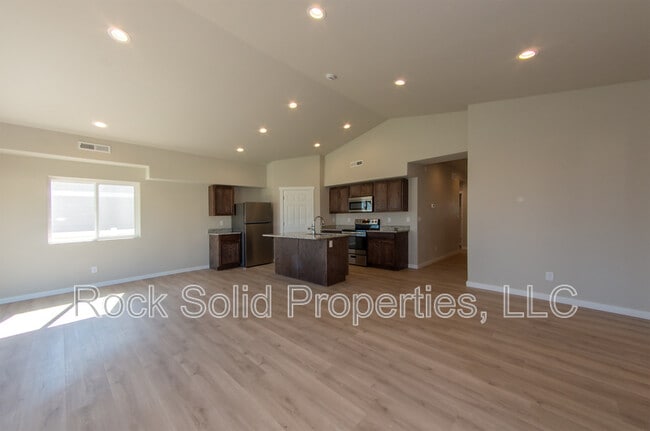 Building Photo - 1308 Rabbit Brush Trl