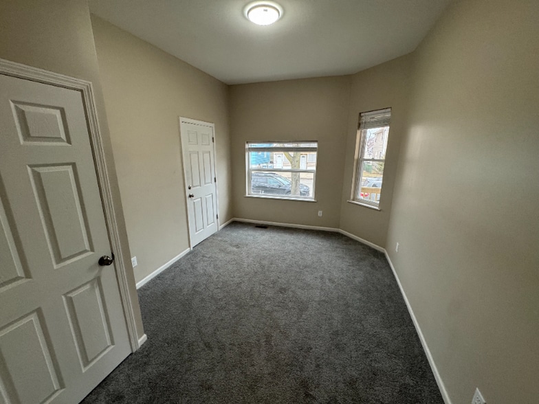 Building Photo - 1011 S 11th St