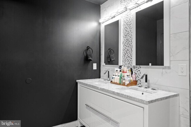 Building Photo - 1121 Earl St