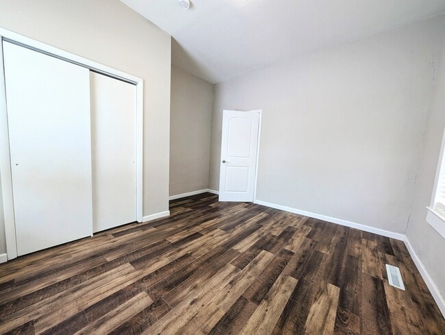 Building Photo - 328 N G St