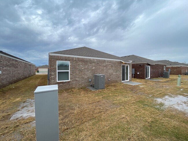 Building Photo - *Pre-leasing* Three Bedroom | Two Bath Hom...