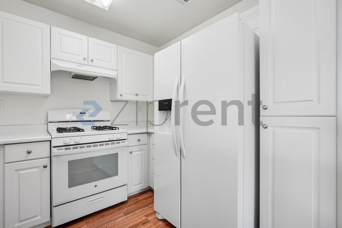 Building Photo - Unit