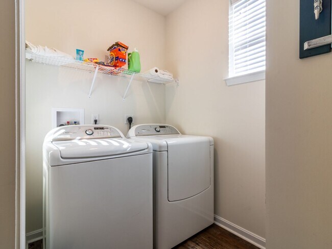Building Photo - Year round - Furnished Townhome - Frankford