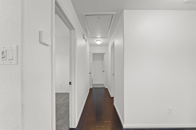 Building Photo - 16746 Highland Country Dr