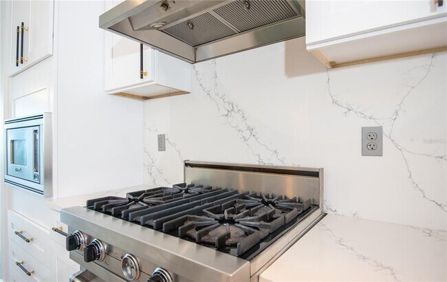 Building Photo - 1208 E Kennedy Blvd