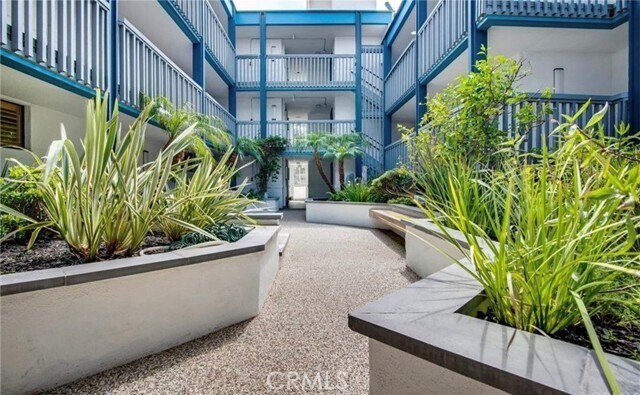Building Photo - 575 Esplanade